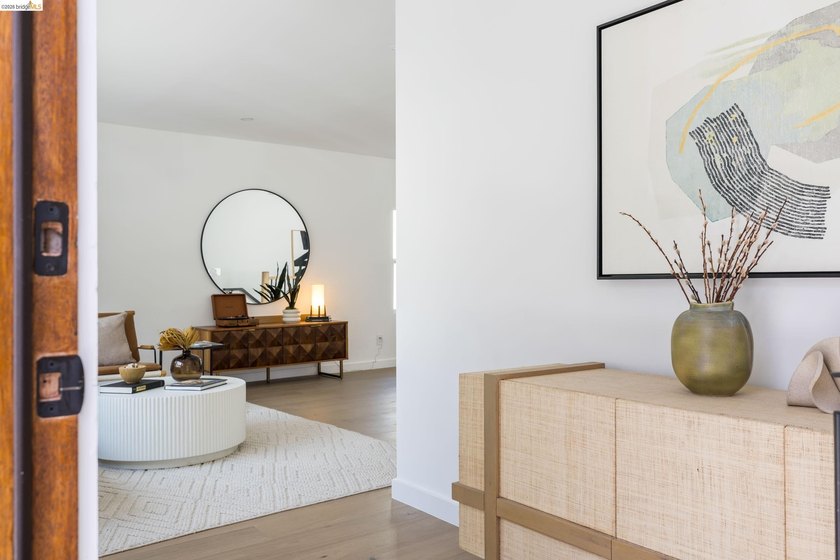 Nestled in Oakland's coveted Crocker Highlands neighborhood, 799 - photo 4
