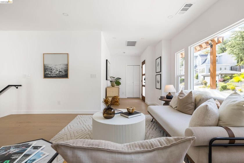 Nestled in Oakland's coveted Crocker Highlands neighborhood, 799 - photo 5