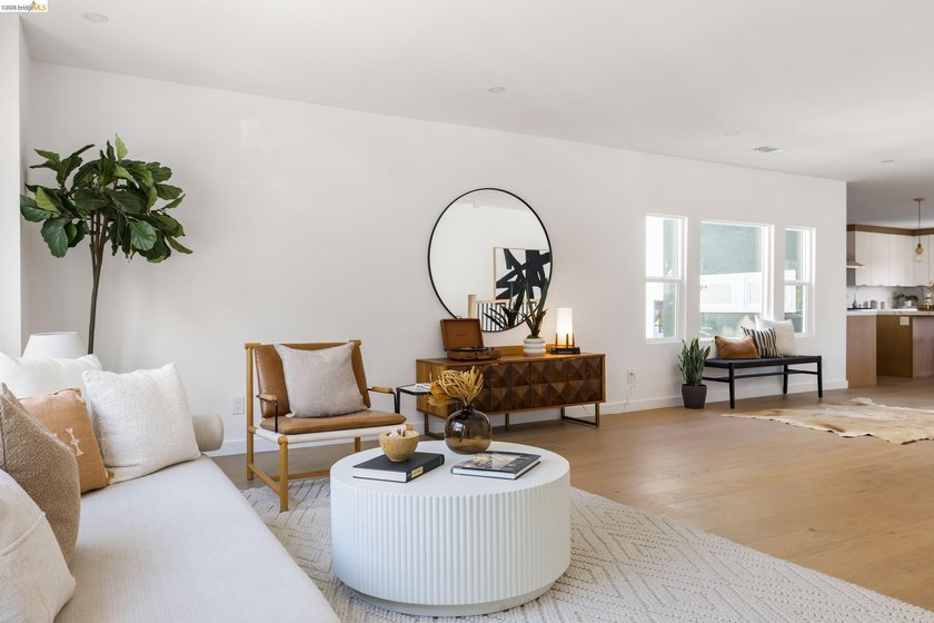 Nestled in Oakland's coveted Crocker Highlands neighborhood, 799 - photo 6