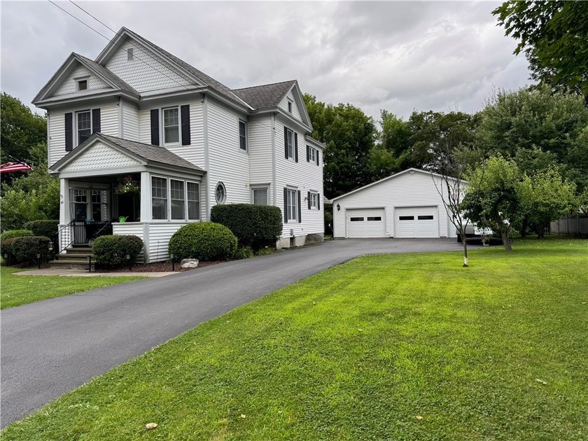 This is the LARGE house on the LARGE lot you have been looking - photo 37