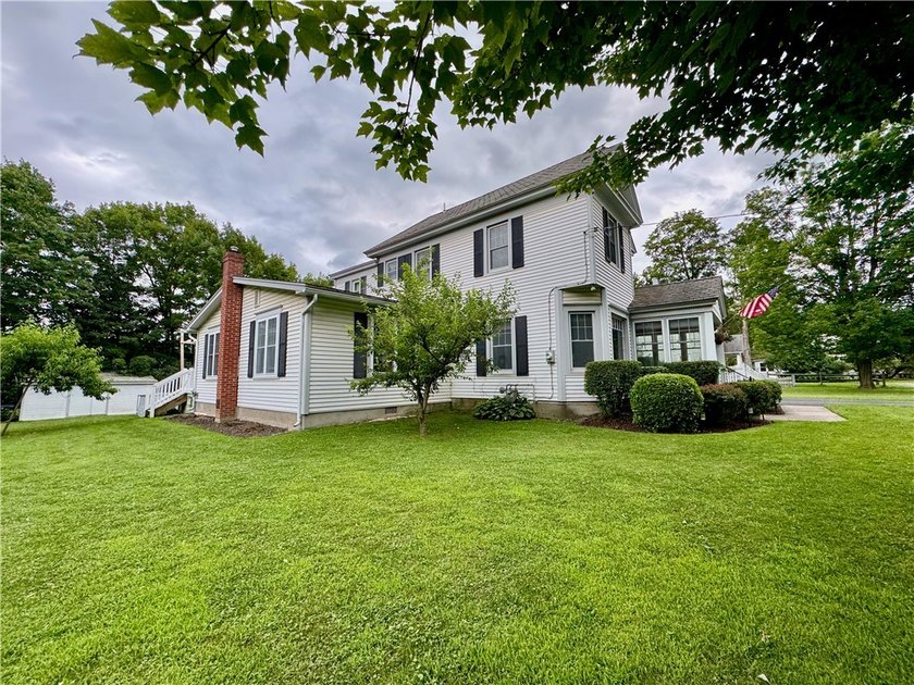 This is the LARGE house on the LARGE lot you have been looking - photo 40