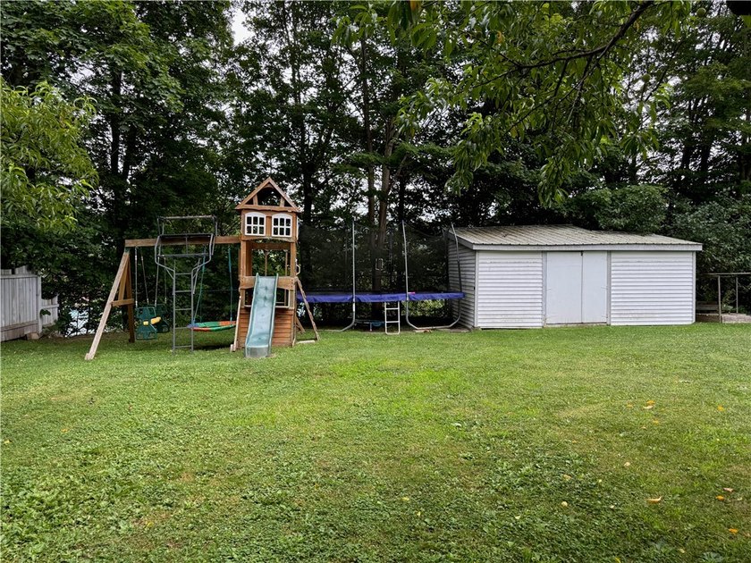 This is the LARGE house on the LARGE lot you have been looking - photo 42