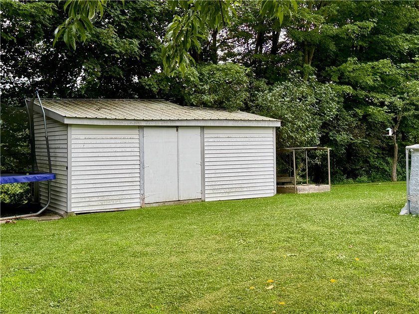 This is the LARGE house on the LARGE lot you have been looking - photo 43