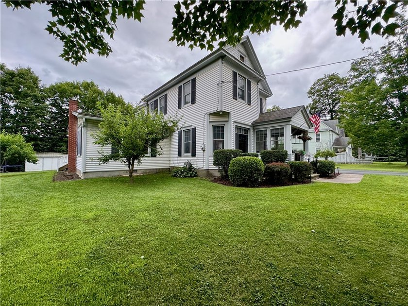 This is the LARGE house on the LARGE lot you have been looking - photo 45
