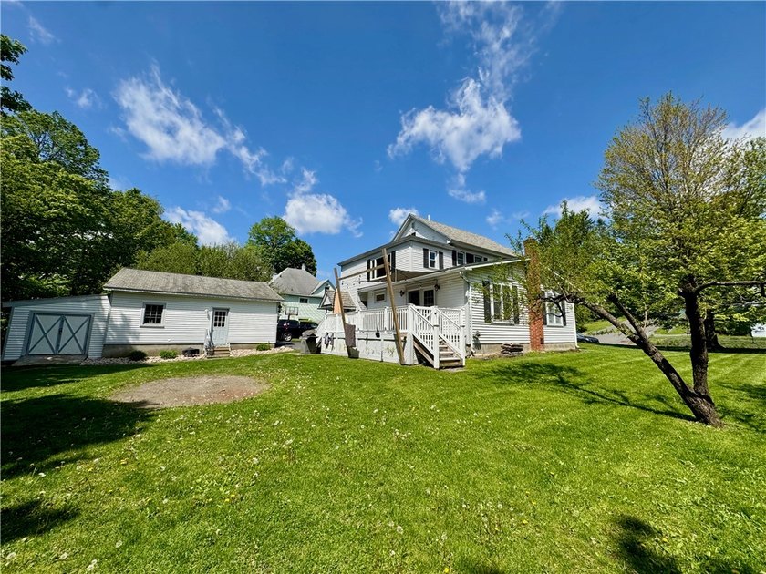 This is the LARGE house on the LARGE lot you have been looking - photo 47
