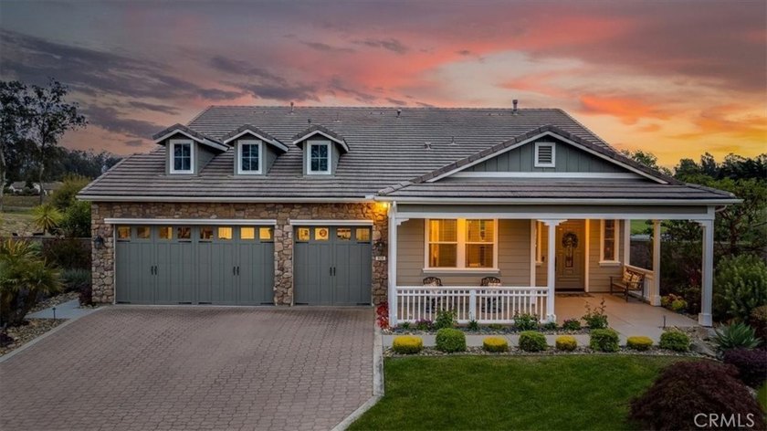 A Stunning Lake View Home Crafted for Exceptional Indoor-Outdoor - photo 3