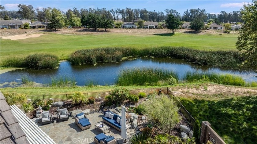 A Stunning Lake View Home Crafted for Exceptional Indoor-Outdoor - photo 6