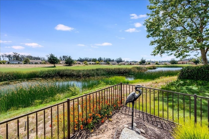 A Stunning Lake View Home Crafted for Exceptional Indoor-Outdoor - photo 7