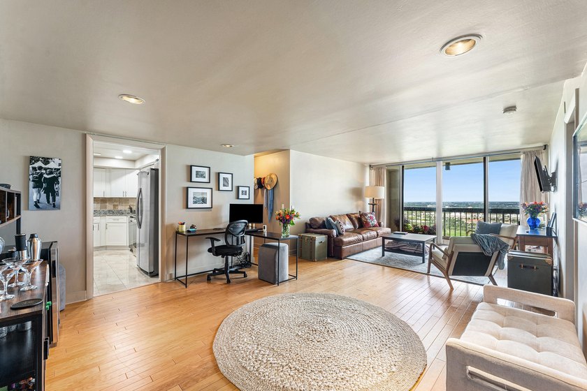 Beautiful Executive condo in the heart of west palm beach. This - photo 11