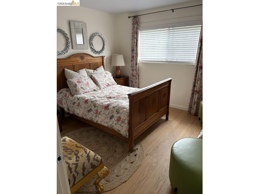 Fantastic opportunity at below market price! Remodeled unit with - photo 3