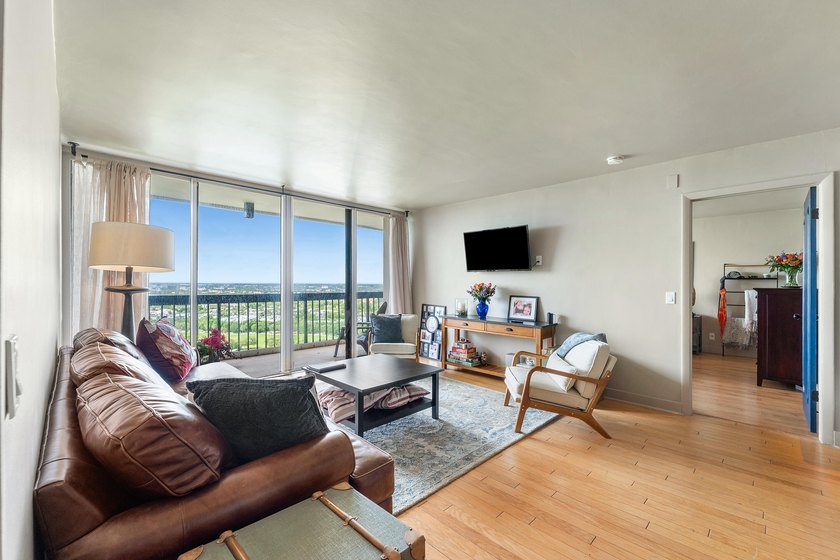 Beautiful Executive condo in the heart of west palm beach. This - photo 13