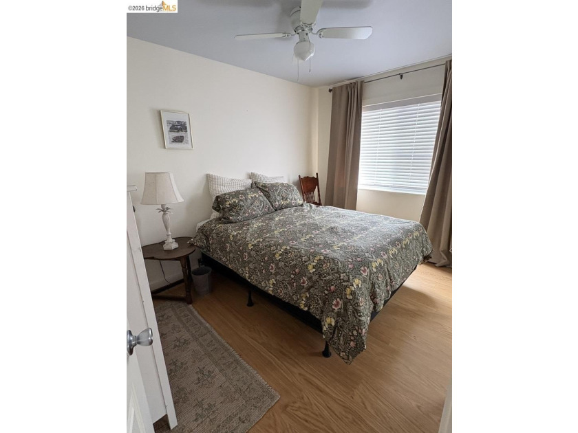 Fantastic opportunity at below market price! Remodeled unit with - photo 4