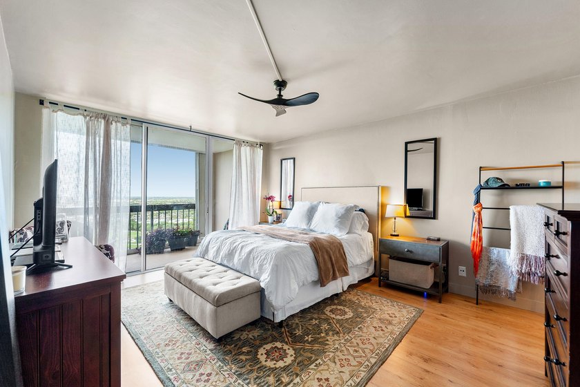 Beautiful Executive condo in the heart of west palm beach. This - photo 14