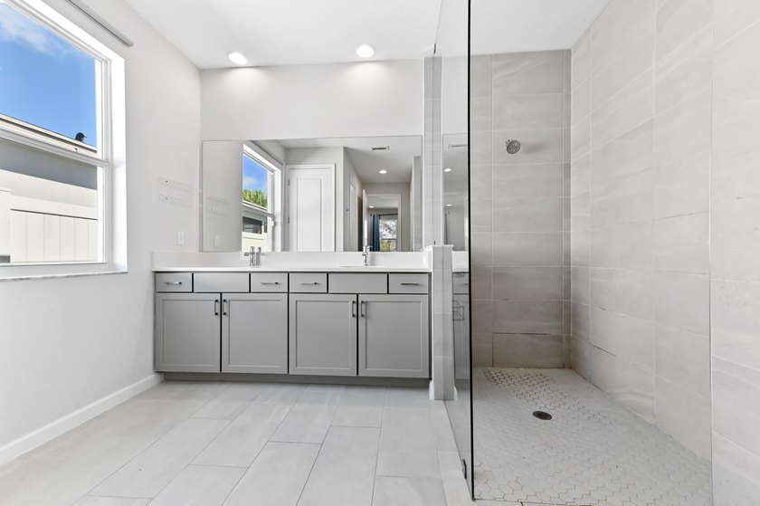 Enter through a statement-making modern frosted-glass front door - photo 14
