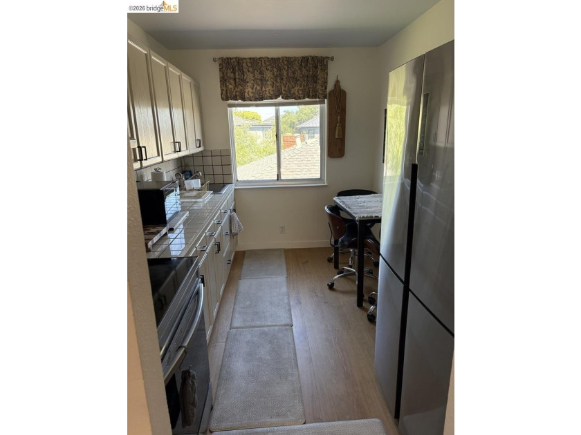 Fantastic opportunity at below market price! Remodeled unit with - photo 7