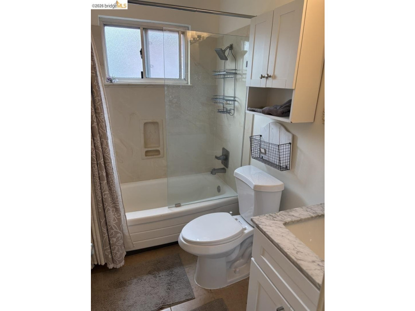 Fantastic opportunity at below market price! Remodeled unit with - photo 8