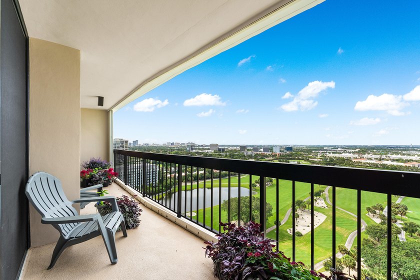 Beautiful Executive condo in the heart of west palm beach. This - photo 19
