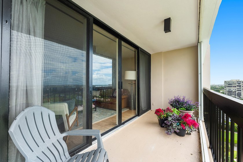 Beautiful Executive condo in the heart of west palm beach. This - photo 20