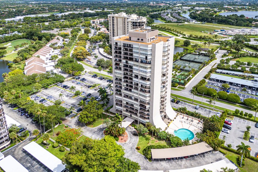 Beautiful Executive condo in the heart of west palm beach. This - photo 24
