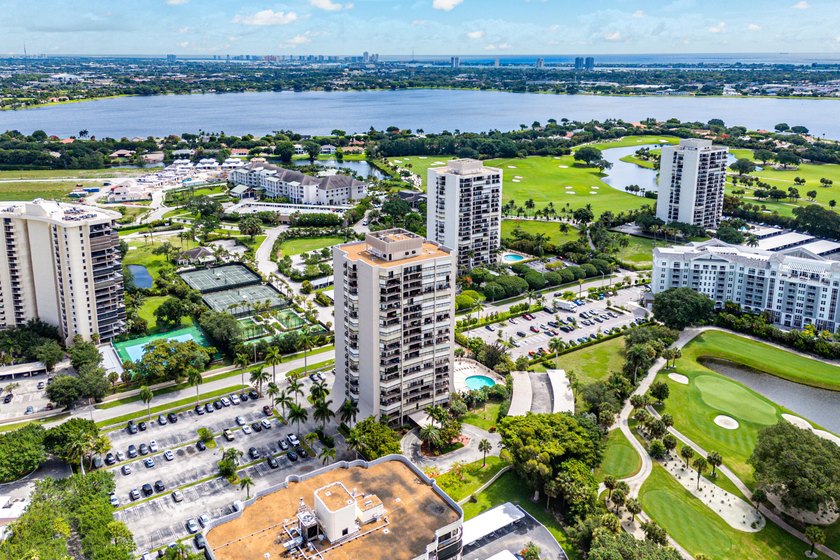 Beautiful Executive condo in the heart of west palm beach. This - photo 25