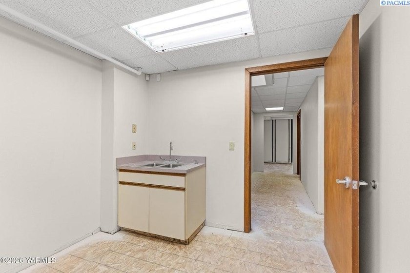 MLS# 293648 Opportunity for a growing professional firm / - photo 36