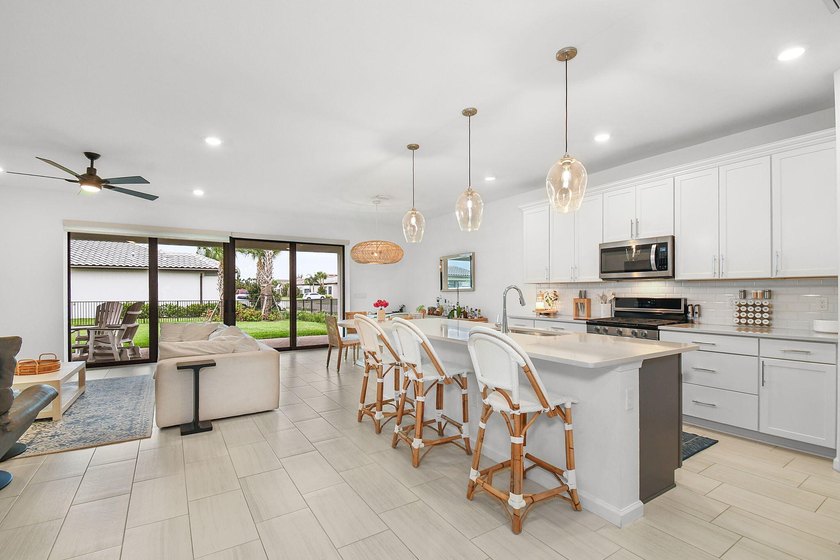 Move-in ready, this spacious 5bed, 4bath CBS home sits on a - photo 5