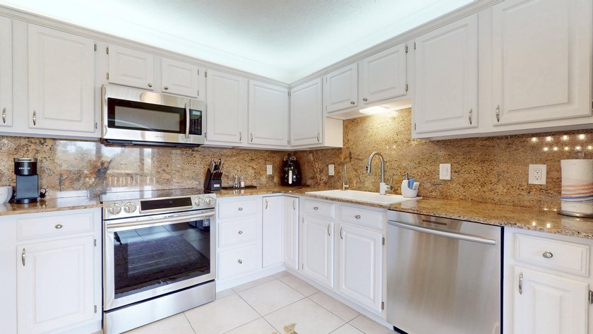 Immaculate lakeside 2nd floor 3-bedroom, 2-bathroom condo in - photo 17