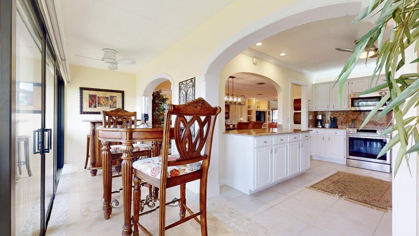 Immaculate lakeside 2nd floor 3-bedroom, 2-bathroom condo in - photo 18
