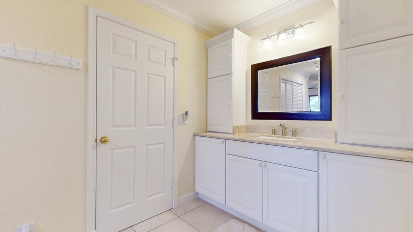 Immaculate lakeside 2nd floor 3-bedroom, 2-bathroom condo in - photo 19