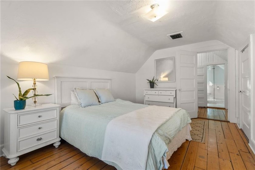 Located in one of Newport's most desirable and walkable - photo 26