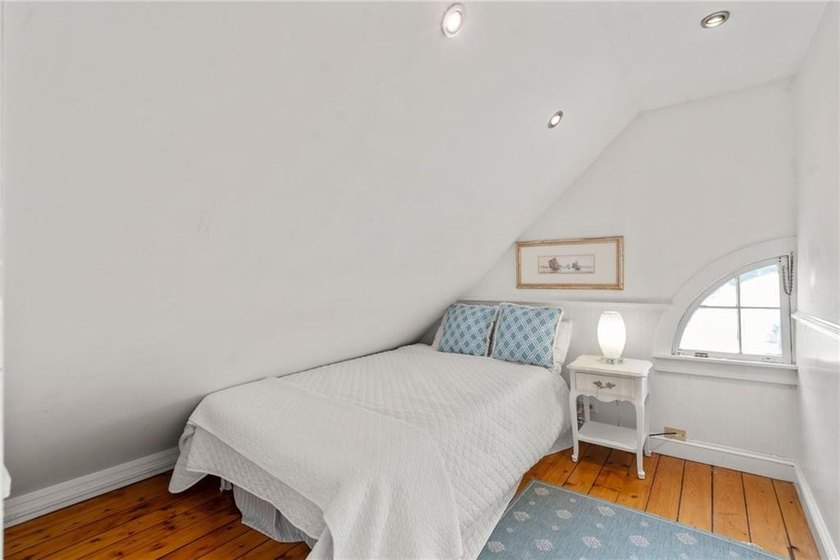 Located in one of Newport's most desirable and walkable - photo 27