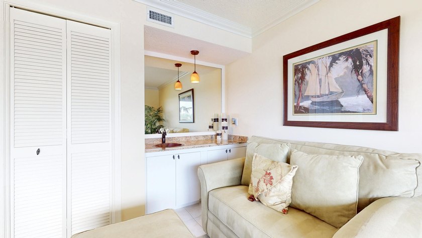 Immaculate lakeside 2nd floor 3-bedroom, 2-bathroom condo in - photo 33