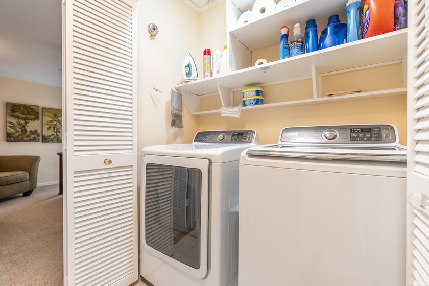 Immaculate lakeside 2nd floor 3-bedroom, 2-bathroom condo in - photo 34