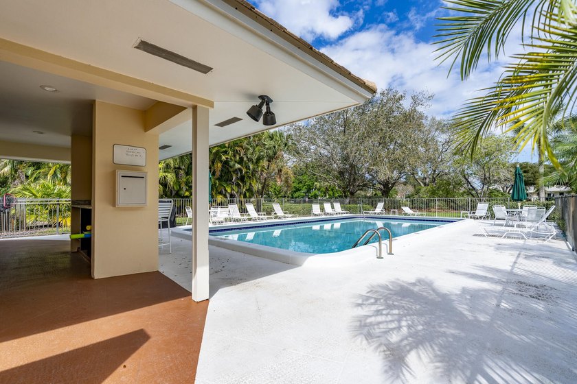 Immaculate lakeside 2nd floor 3-bedroom, 2-bathroom condo in - photo 39