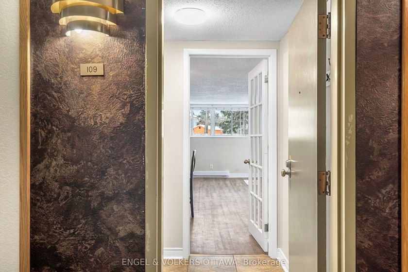 Welcome to this beautifully renovated 2-bedroom main floor condo - photo 4