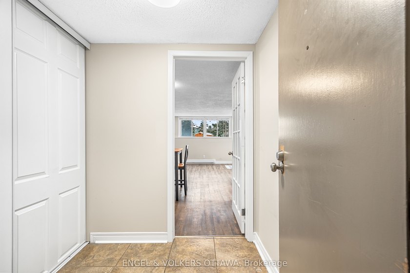 Welcome to this beautifully renovated 2-bedroom main floor condo - photo 5