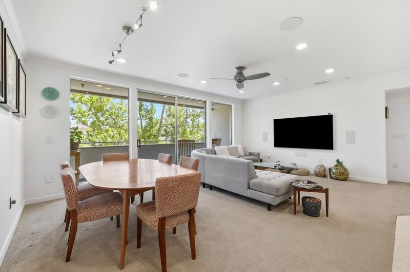 Absolutely stunning 1,563 sq. ft. condo in the heart of Downtown - photo 14