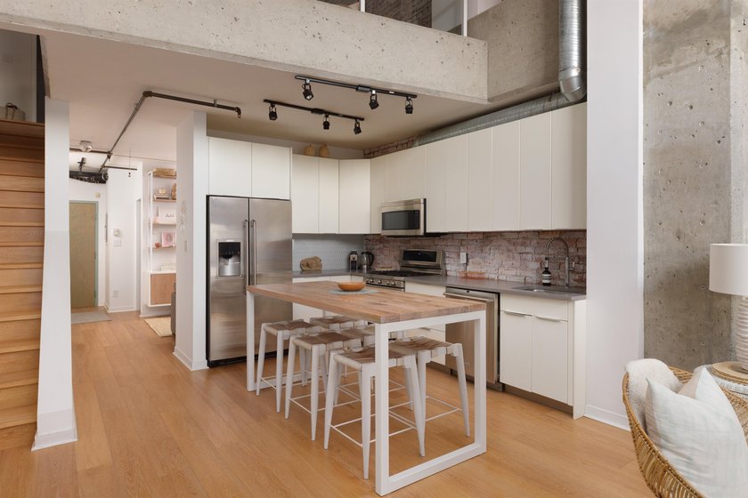 This two-level, 1 bedroom (potential for 2) Gastown loft sits on - photo 8