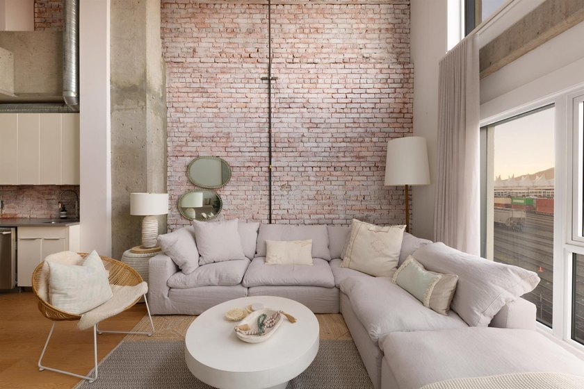 This two-level, 1 bedroom (potential for 2) Gastown loft sits on - photo 10