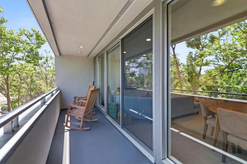 Absolutely stunning 1,563 sq. ft. condo in the heart of Downtown - photo 24