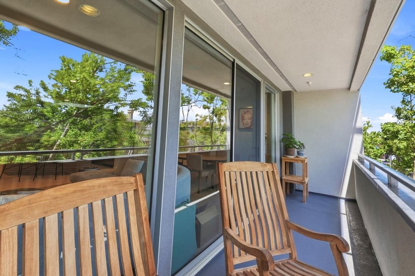 Absolutely stunning 1,563 sq. ft. condo in the heart of Downtown - photo 25