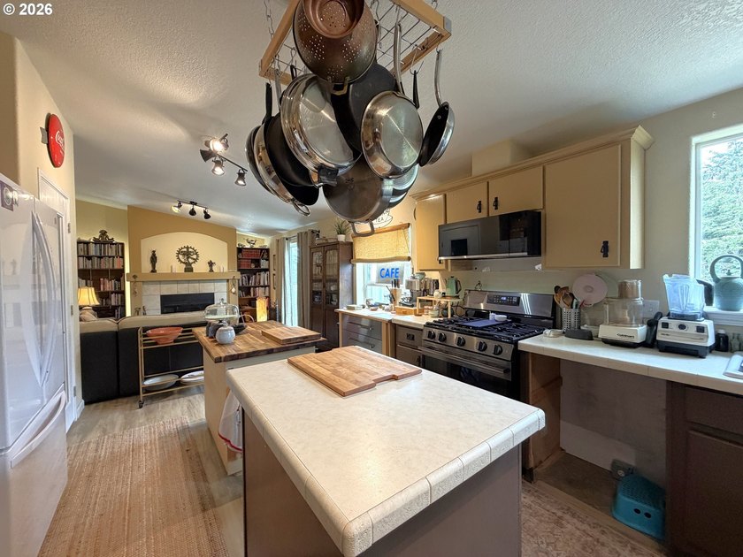 This spacious 1,620 sq ft manufactured home offers easy - photo 14