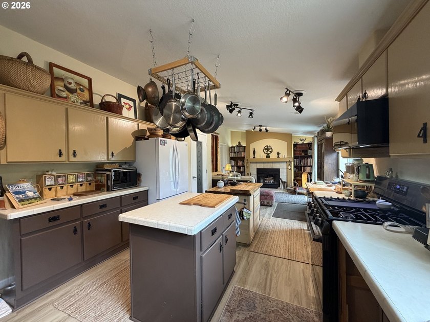 This spacious 1,620 sq ft manufactured home offers easy - photo 15
