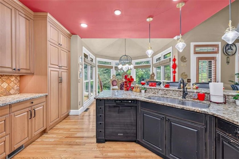 Exceptional Luxury Home with Resort-Style Pool in Sought-After - photo 23