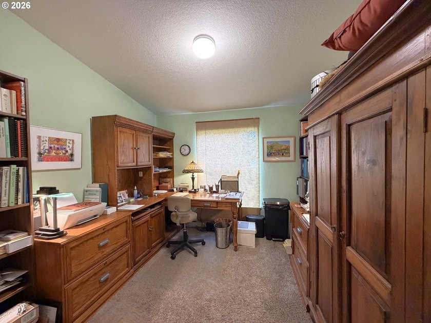 This spacious 1,620 sq ft manufactured home offers easy - photo 24