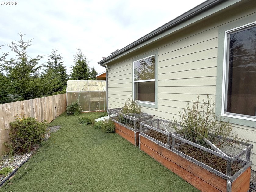 This spacious 1,620 sq ft manufactured home offers easy - photo 29