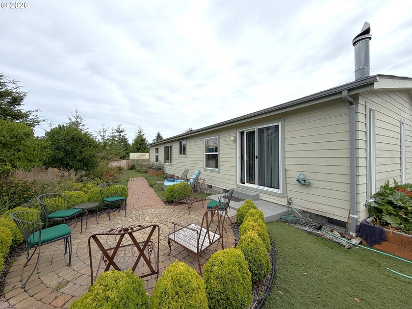 This spacious 1,620 sq ft manufactured home offers easy - photo 30