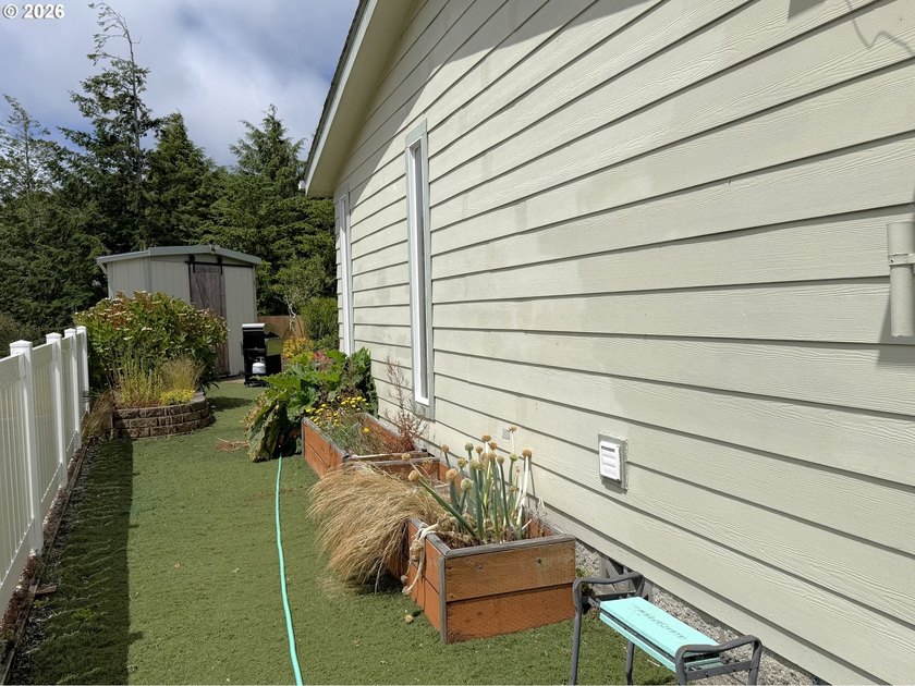 This spacious 1,620 sq ft manufactured home offers easy - photo 33