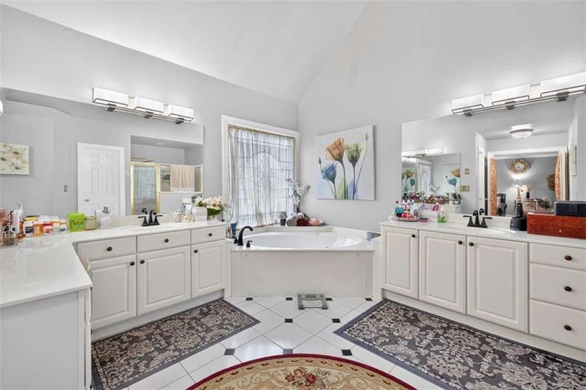 Exceptional Luxury Home with Resort-Style Pool in Sought-After - photo 40