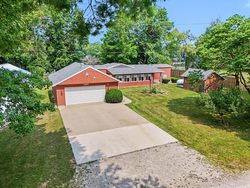 Meticulously maintained 2-bedroom, 1.5-bath waterfront home on - photo 3